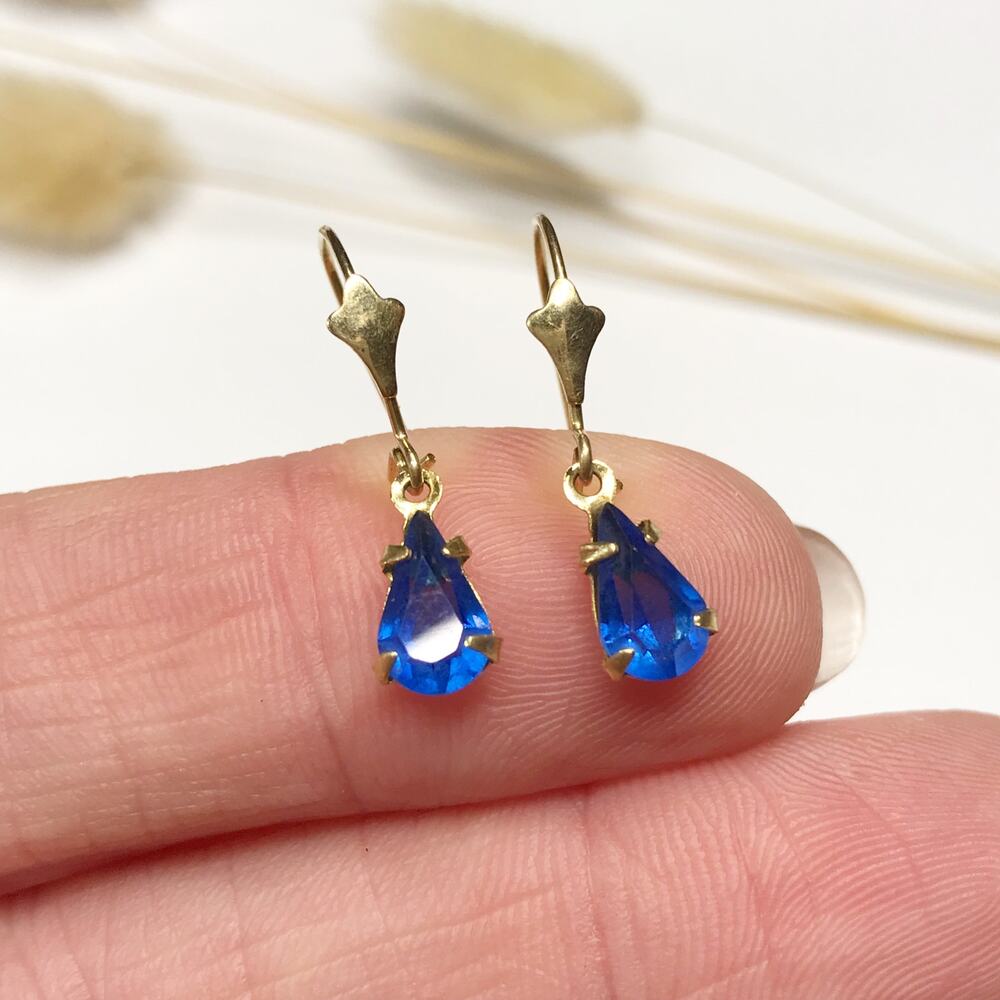 VTG Solid 14K Yellow Gold .88g Pear Cut Blue Stone French Hook Drop Earrings